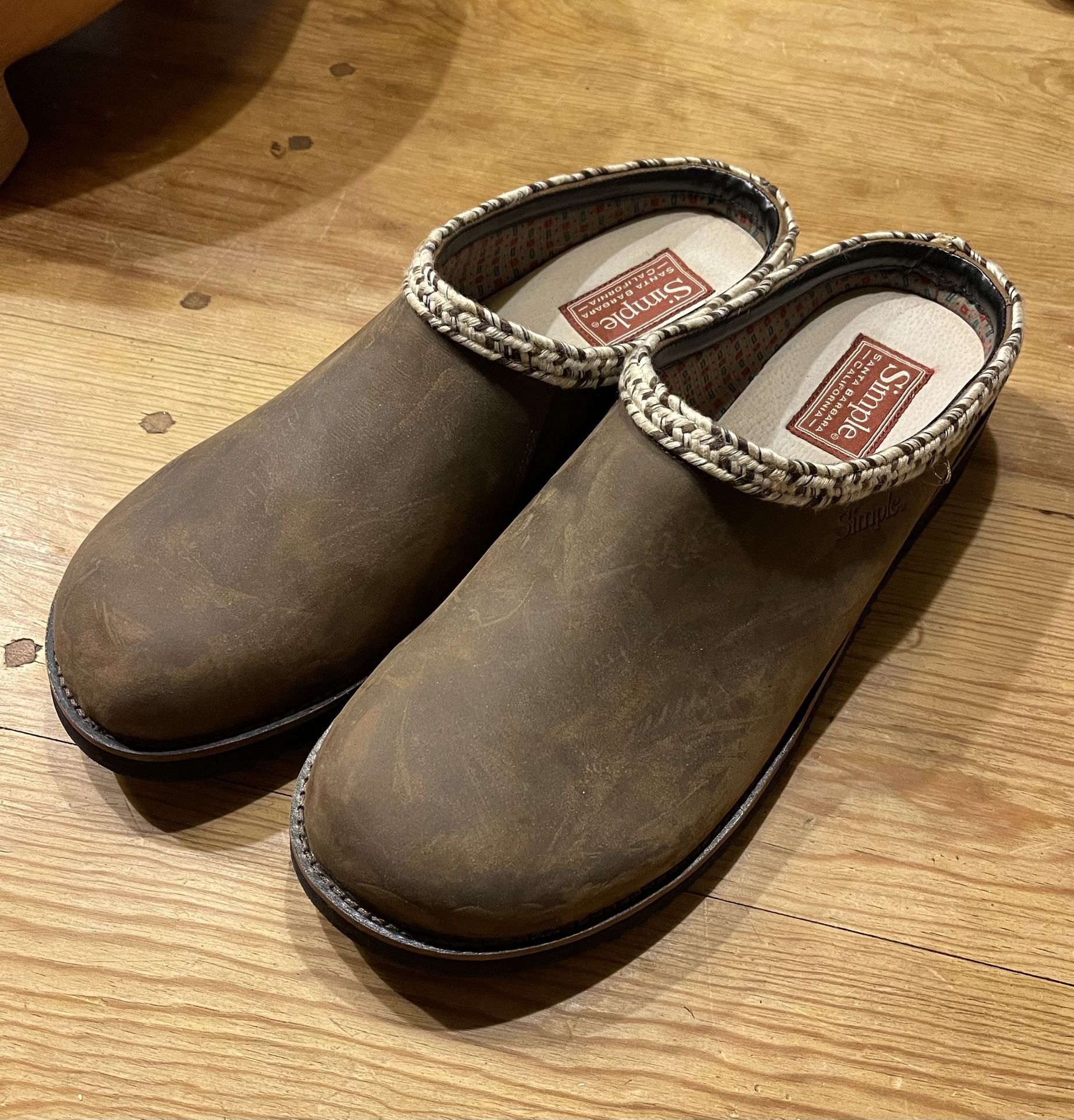 Simple Clogs
