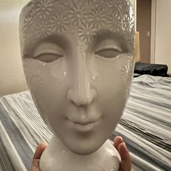 Face Vase 