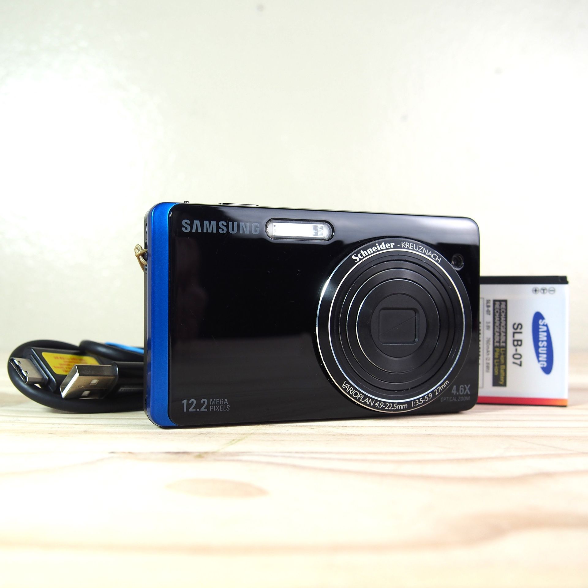 Samsung DualView TL220 12.2MP Digital Camera w/ Batterie + Charger Tested Works. Great For Selfies!! Comes with Camera Charger / USB to computer Cable