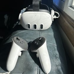 Meta Quest 3 Virtual Reality Headset 128GB White with Controllers and Box