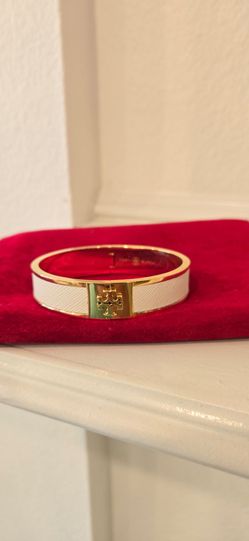 Brand New White Tory Burch Kira Enamel Medium Hinged Bangle Bracelet with logo 18K-Gold-Plated