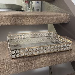Mirror tray for perfumes