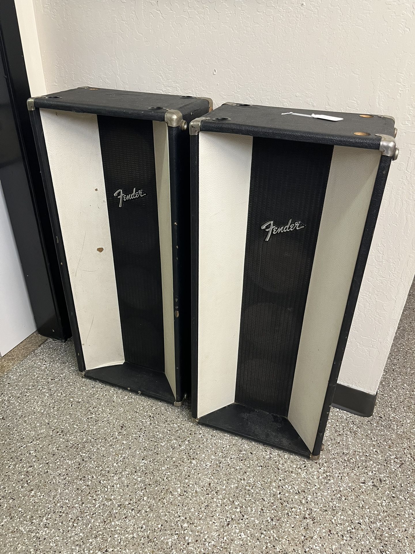 2 Vintage Fender Column Speakers