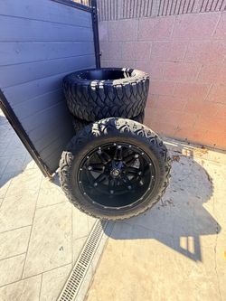 37x13.5x22 Tires and rims.
