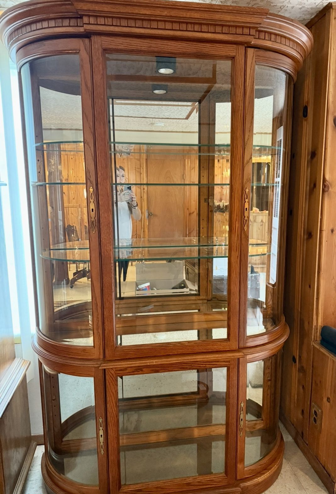 Gorgeous Solid Wood Curio/China Cabinet