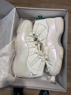 Jordan 11 Pearl
