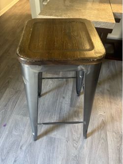 Bar stool