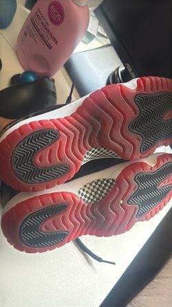 Air Jordan 11 Bred Sneakers