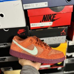 DS Nike SB Dunk Low Mystic Red Rosewood size 8.5