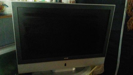 32 INCH AKAI FLATSCREEN TV