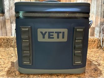 YETI cooler “HOPPER FLIP 8” NEW!!!