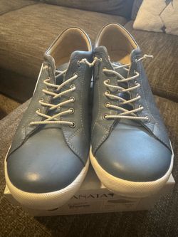 Samara Low-Top Leather Sneakers
