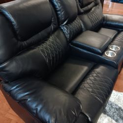 *Winter Closeout Sale!!!*---Attractive Santiago Black Leather Reclining Loveseats---Now $599!!!---Delivery/Financing Available😉