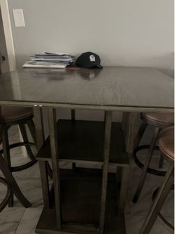 Table with 4 chairs