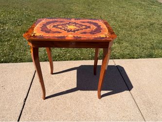 Vintage made in Italy Music box, side table, vanity Works