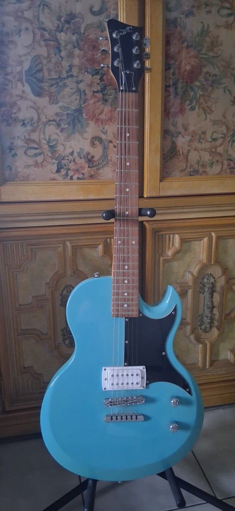 Vintage First Act Lola CE120 Electric Guitar With Case