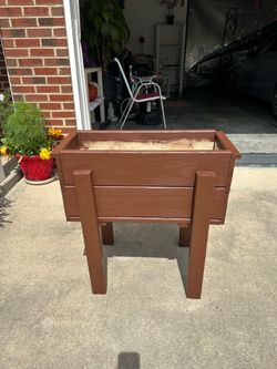 Heavy duty treated all weather wood PLANTER NEW