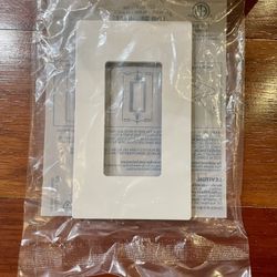 Leviton 80301-SW 20 Pack 1-Gang Decora Plus Wallplate Screwless Snap-On Mount