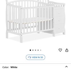Dream on Me Mini crib with drawers and changing table