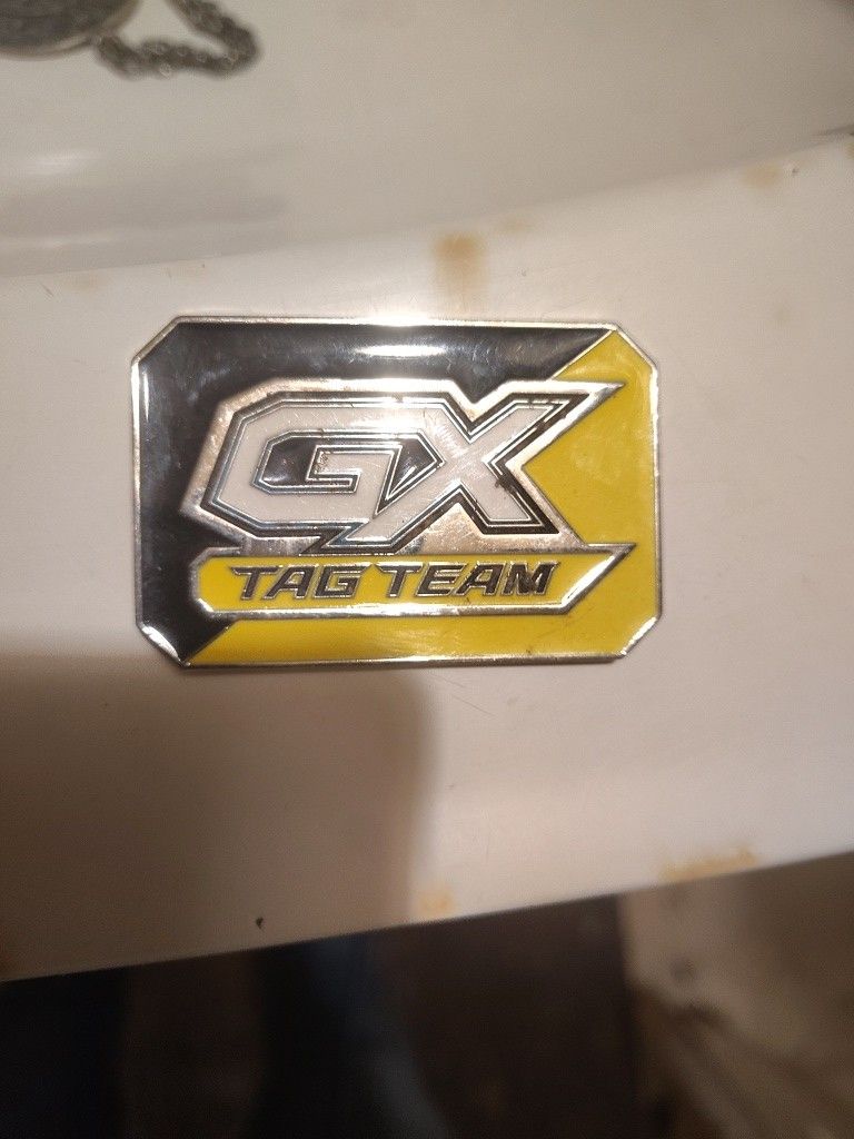 2019 POKEMON C19 BLACK & YELLOW TAG TEAM LIMITED EDITION BADGE (VERY RARE ITEM)