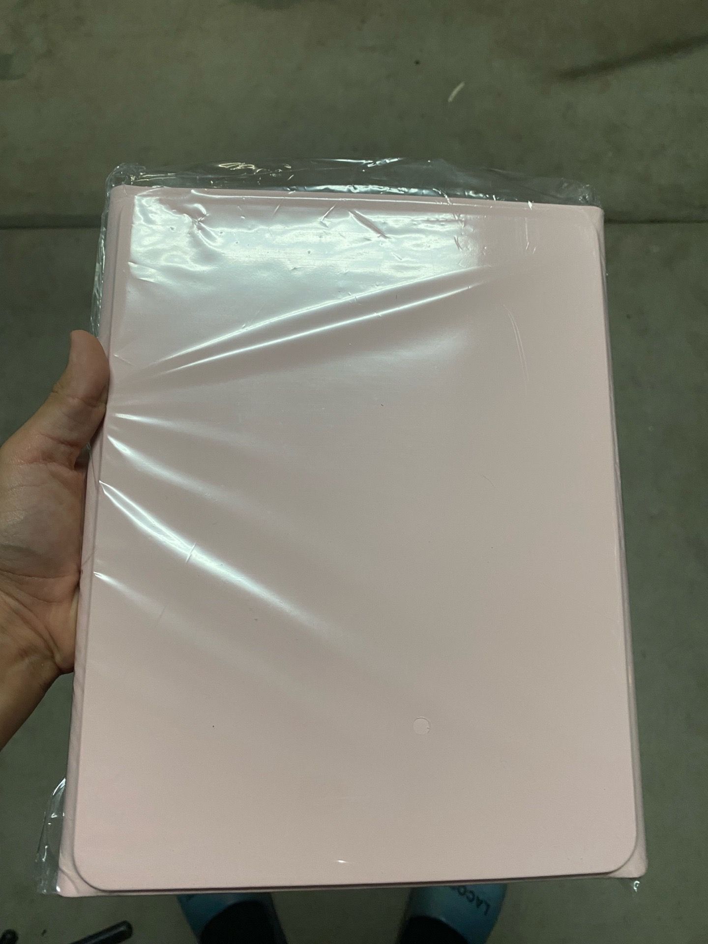 Tablet case with wireless keyboard