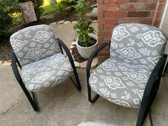 Set of patio chairs