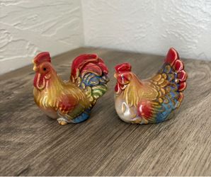 Multicolored Rooster Hen salt & pepper shakers set