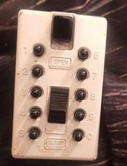Push-Button Key Lock Box (with code)