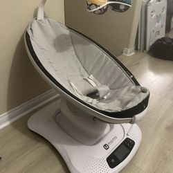 4moms Mama roo baby swing 