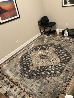 8 x 10 area rug great condition very soft and colorful. Local pick up only.
