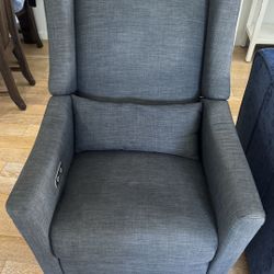Modern Swivel Recliner Chair – Excellent Condition