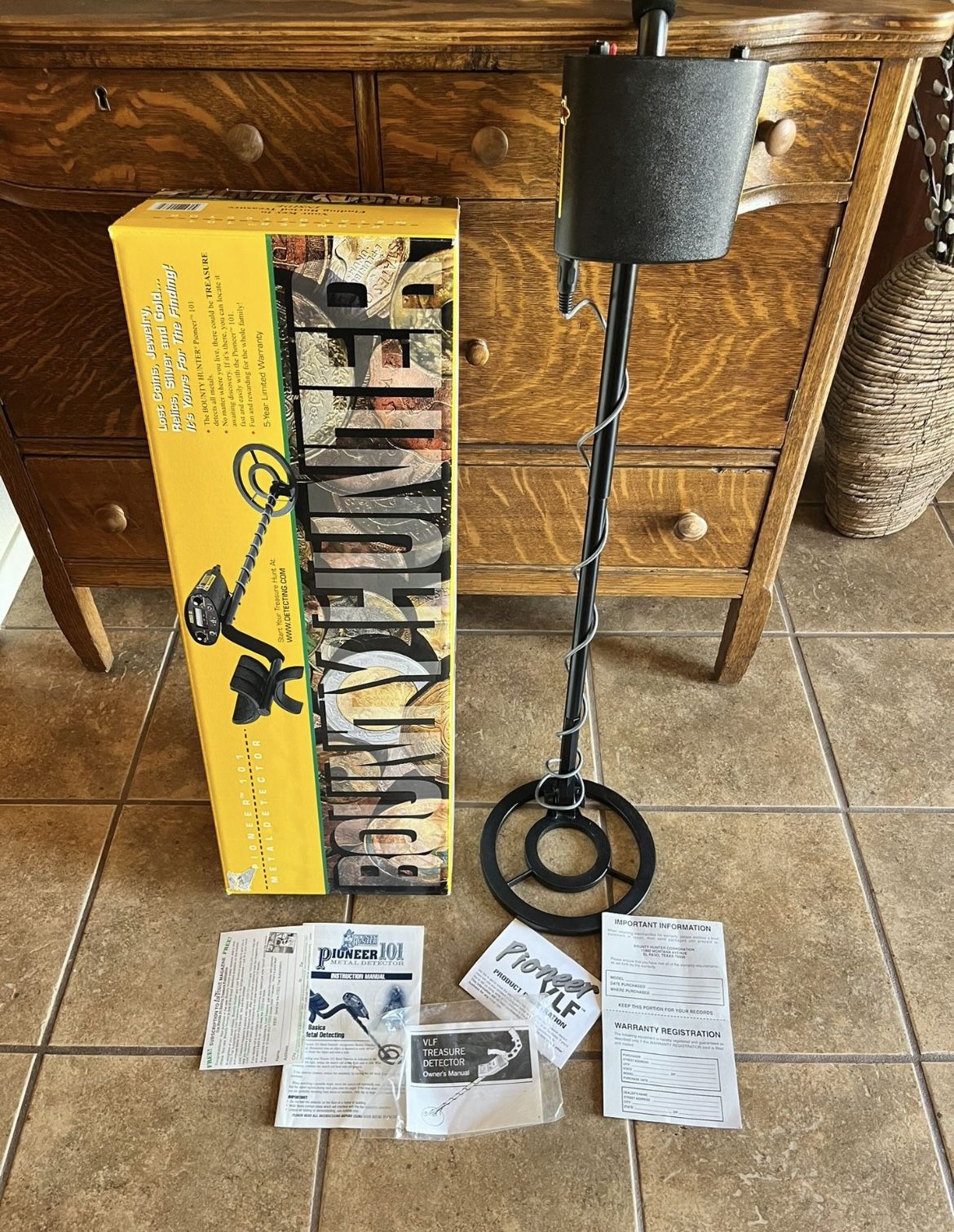 Bounty Hunter Pioneer 101 Metal Detector