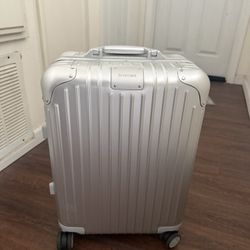 Rimowa Cabin/Carryon Suitcase