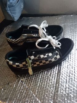 Vans low top shoes brand new 9.5