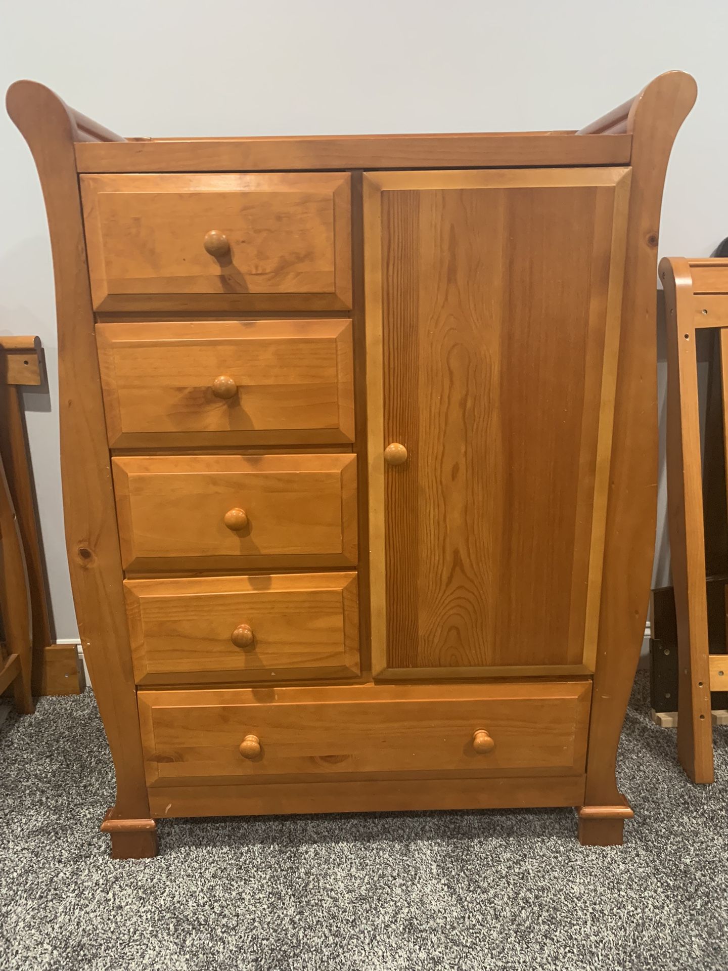 Brown 5-drawer Dresser Cabinet