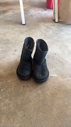 Toddler girl 5C Koolaburra black boots