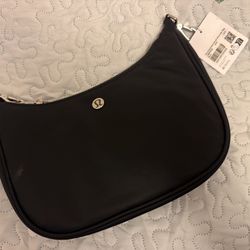 NWT: Lululemon City Essentials Small Shoulder Bag 