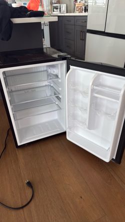 Insignia mini fridge