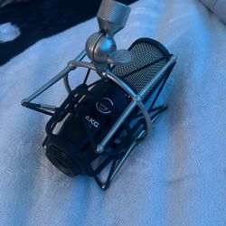 AKG P220 + Blue shock Mount