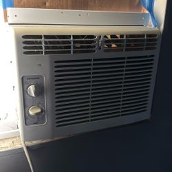 Frigidaire AC Unit 