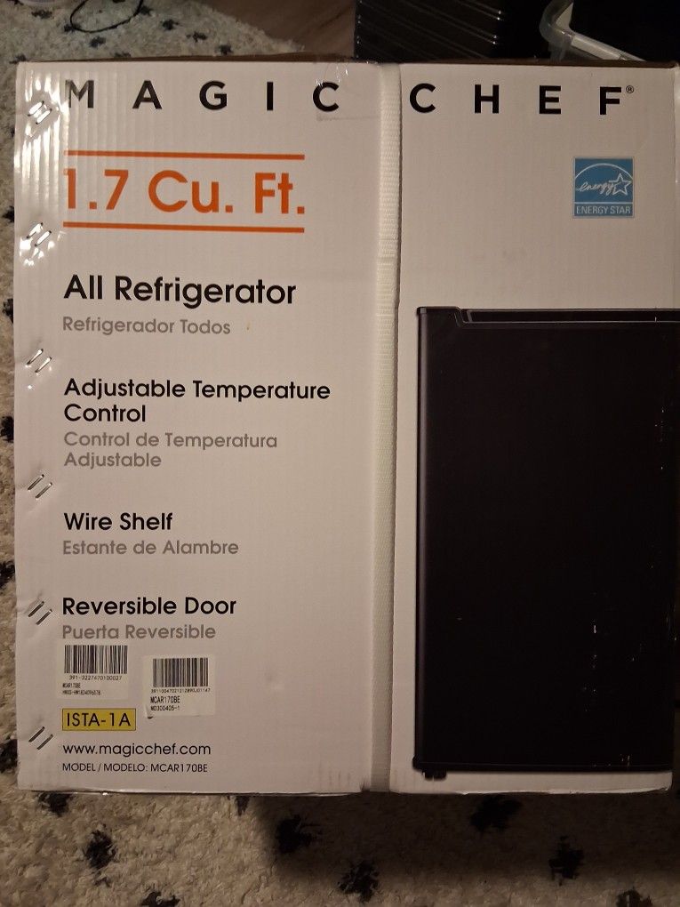 MINi FRIDGE.    Magic Chef"      " NEW "In BOX