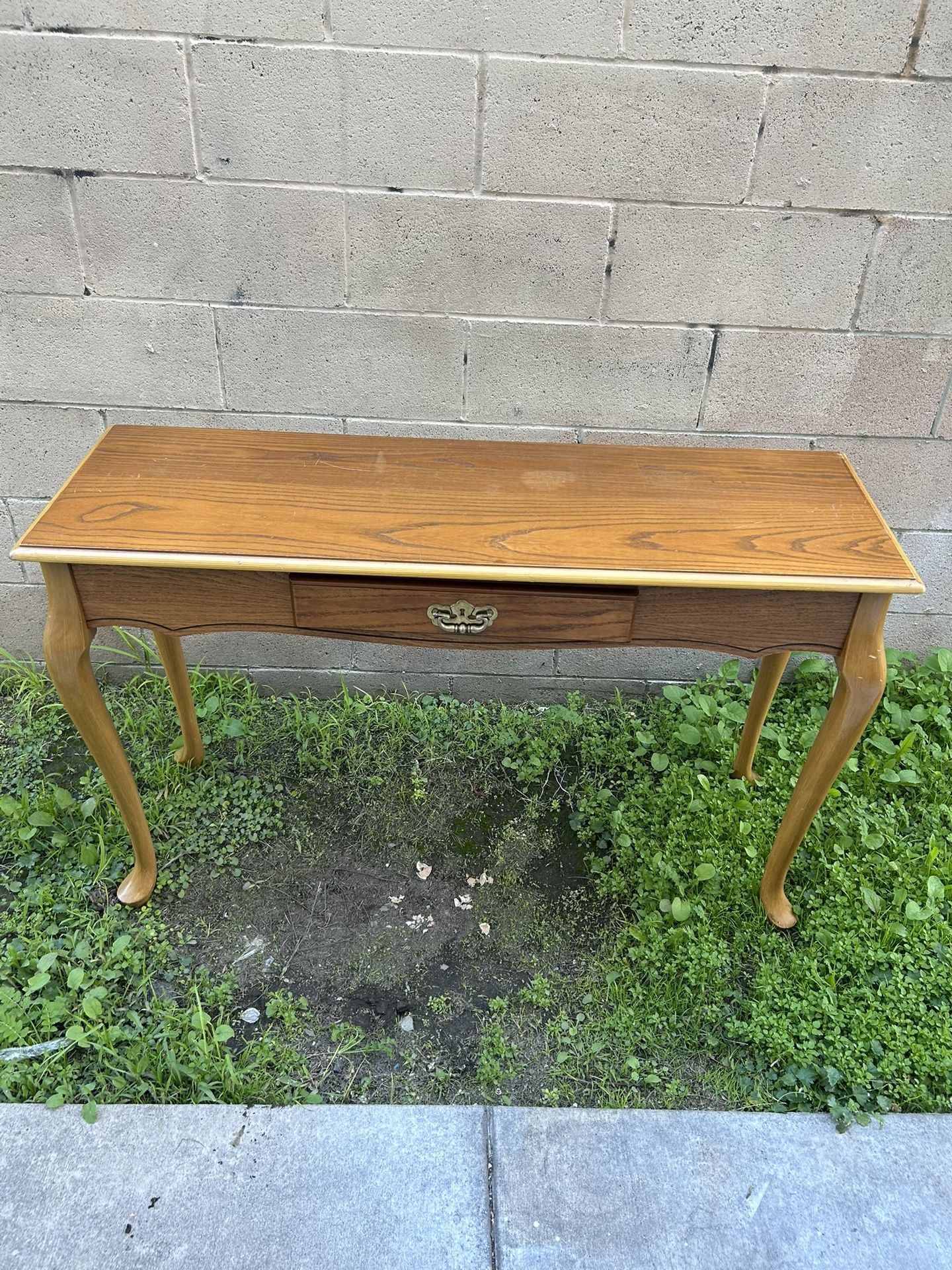 Queen Anne style console or sofa table in a light wood finish