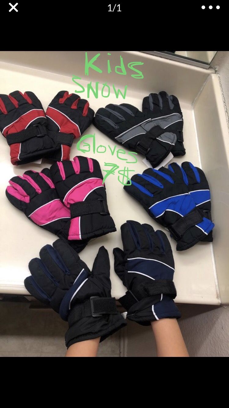 Snow gloves KIDS 7$ EACH ,