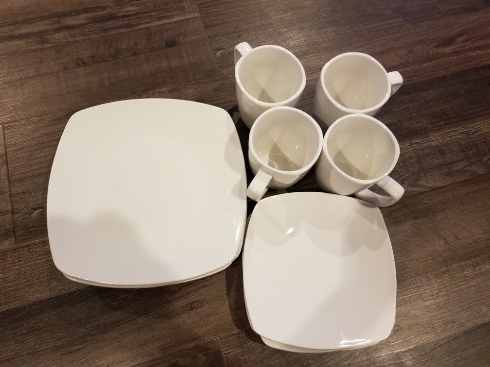 White Dinnerware Set