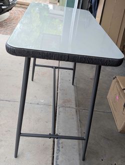 TABLE FOR PATIO ((free Delivery))🚚