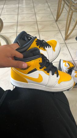 Jordan 1 Yellow White Shoes