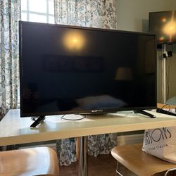 Sceptre 34 Inch TV
