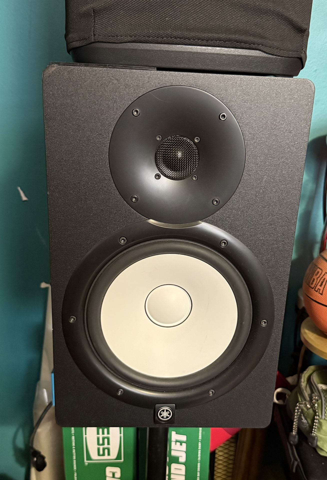 Yamaha HS8