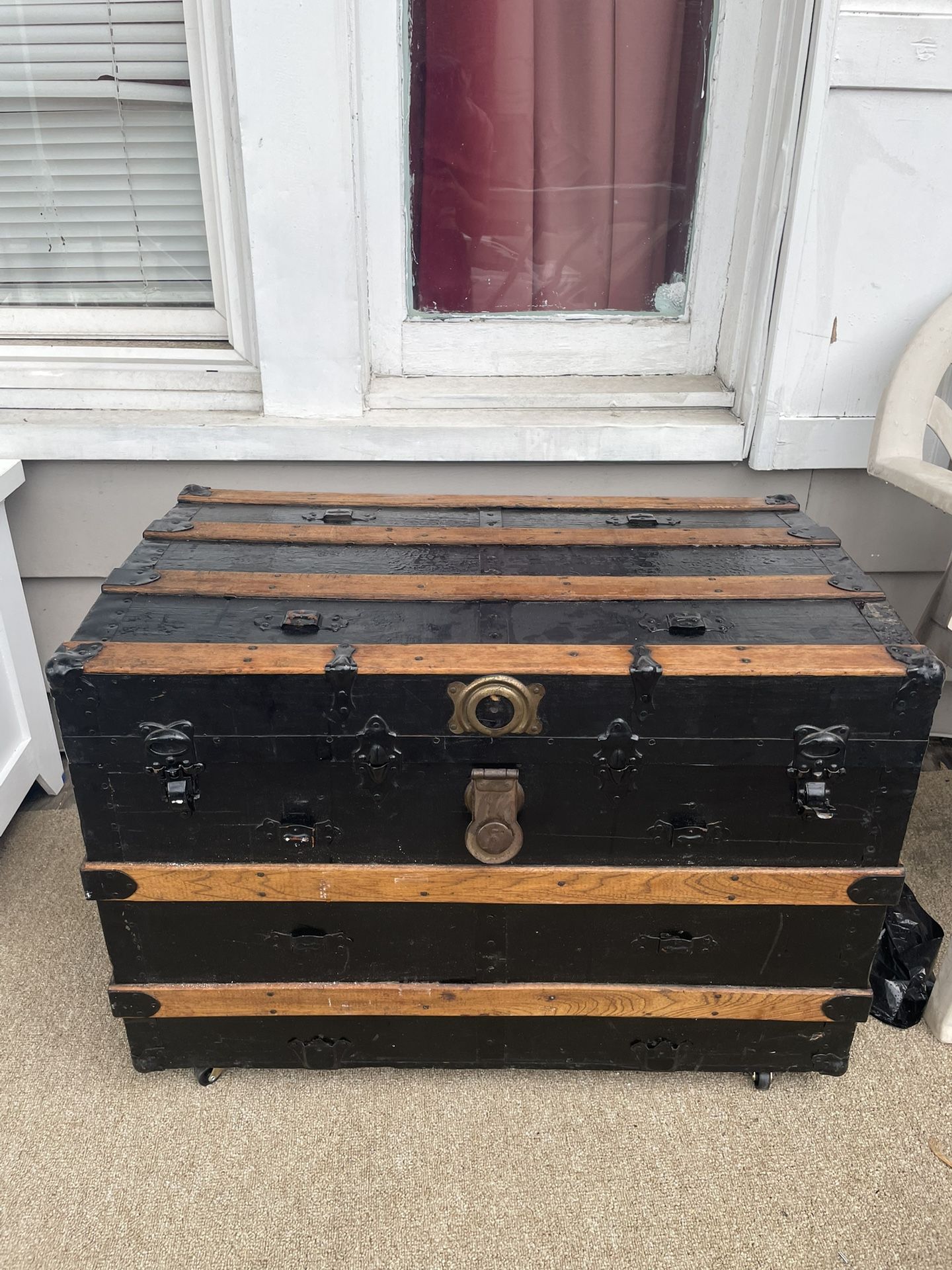 Antique American Chest Blanket Trunk Chest