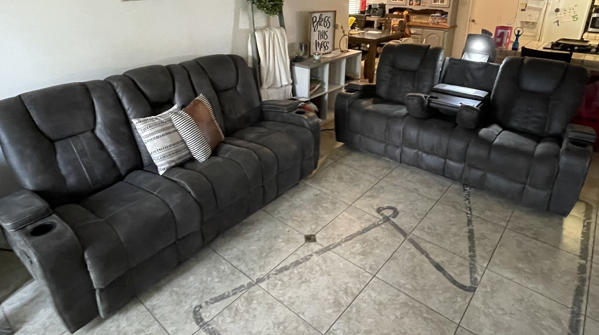 Dual Recliner Couch (1)